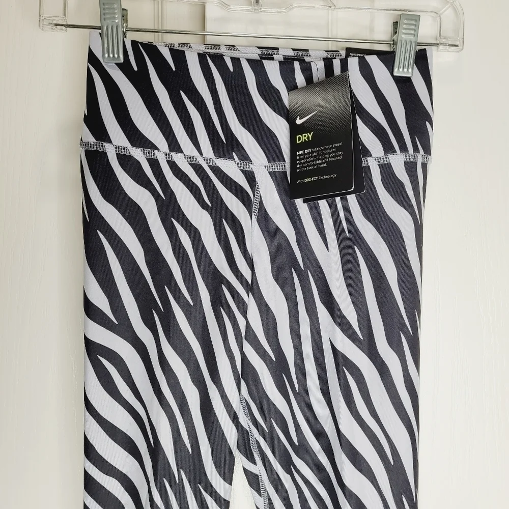 Nike Women's Icon Clash All Over Zebra Print Legging 7/8 Length White/Black XS